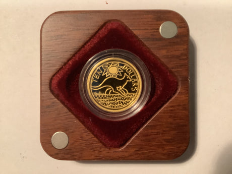 2009 Australian Artist Series Ken Done $10 Gold Kangaroo Proof Coin.