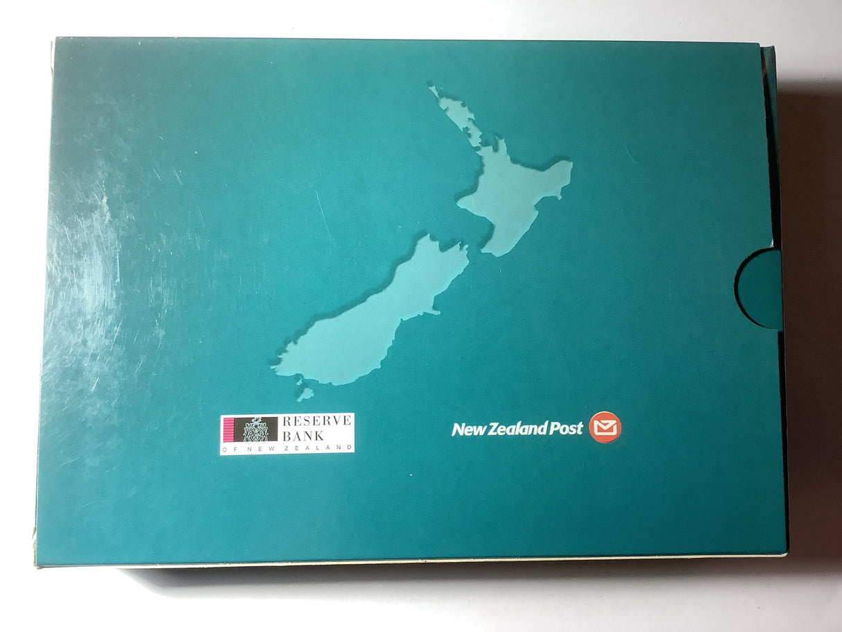 2005 New Zealand Proof Coin Set.